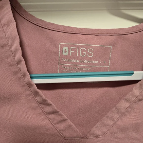 Figs Chalk Pink Scrub Set (Casma Top And Zamora Bottoms) - Size S - Picture 2 of 7